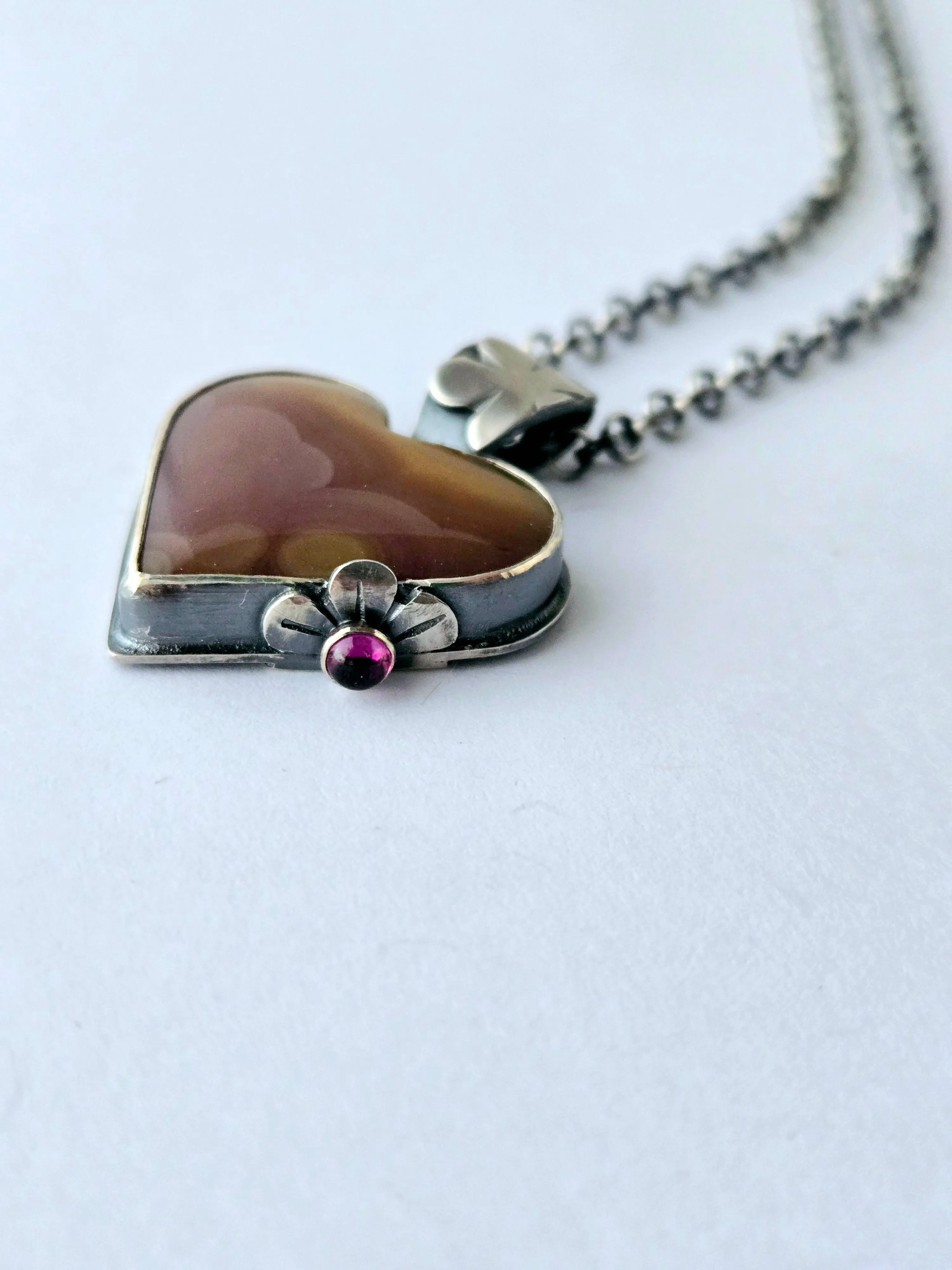 Agua Nueva Agate and Rhodolite Garnet Heart Pendant