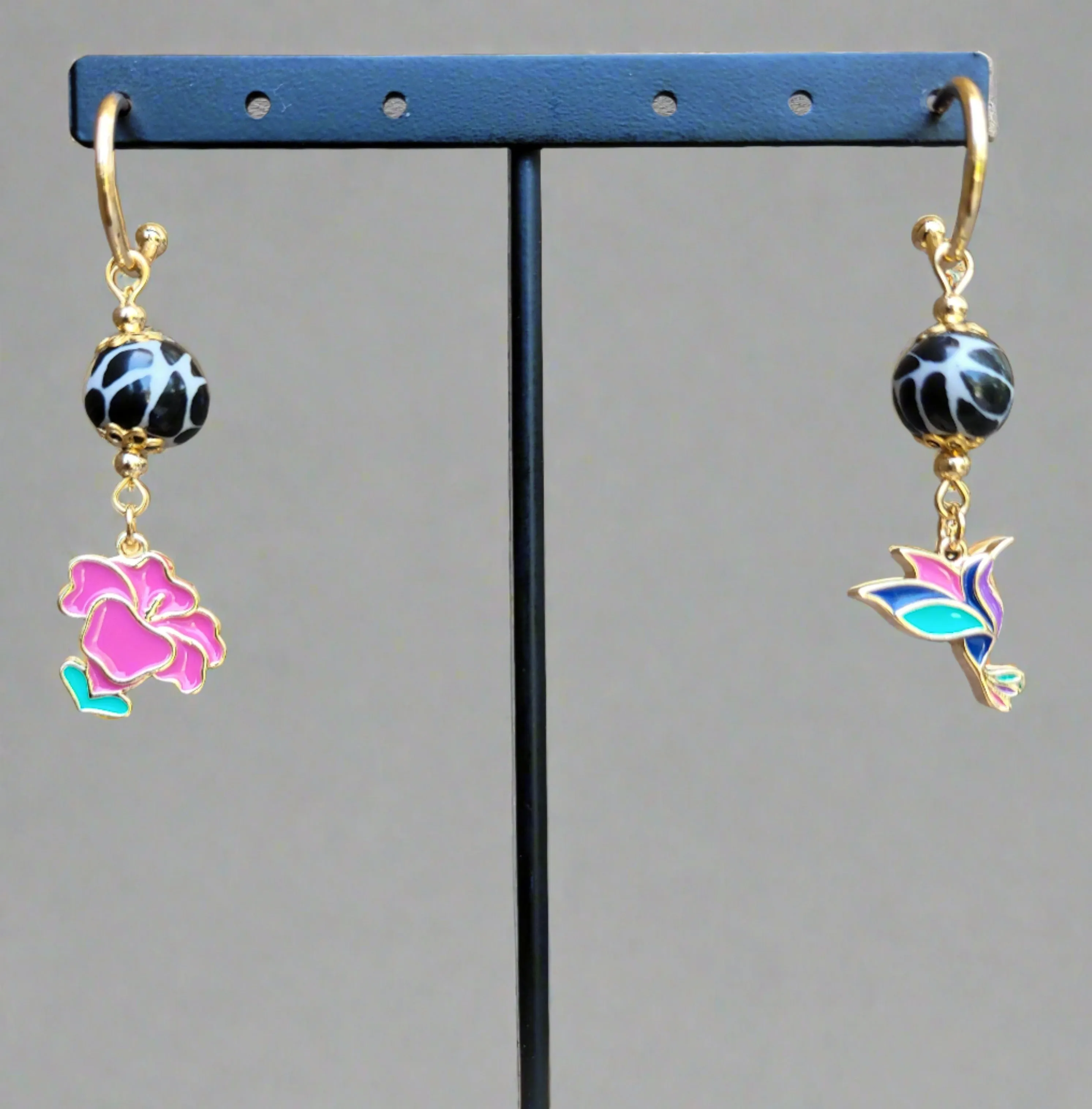Black Humming bird and🌸 earrings