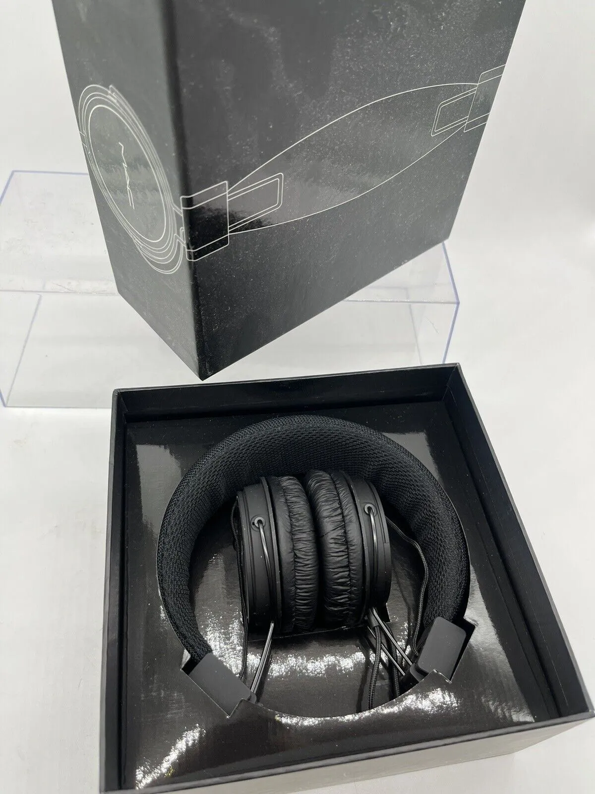 BNIB Mac Employee Headphones Limited Edition Collectors Rare￼