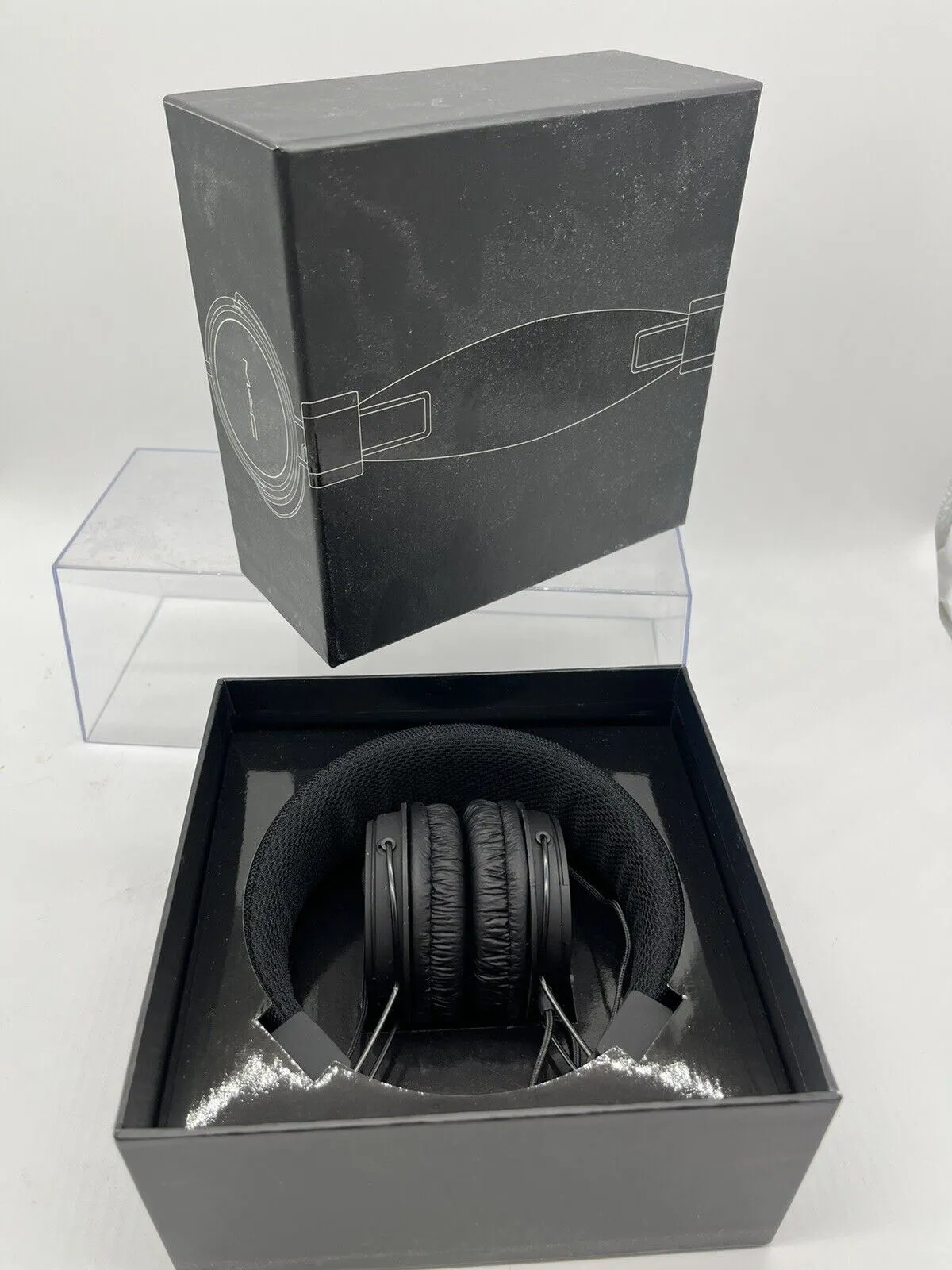 BNIB Mac Employee Headphones Limited Edition Collectors Rare￼