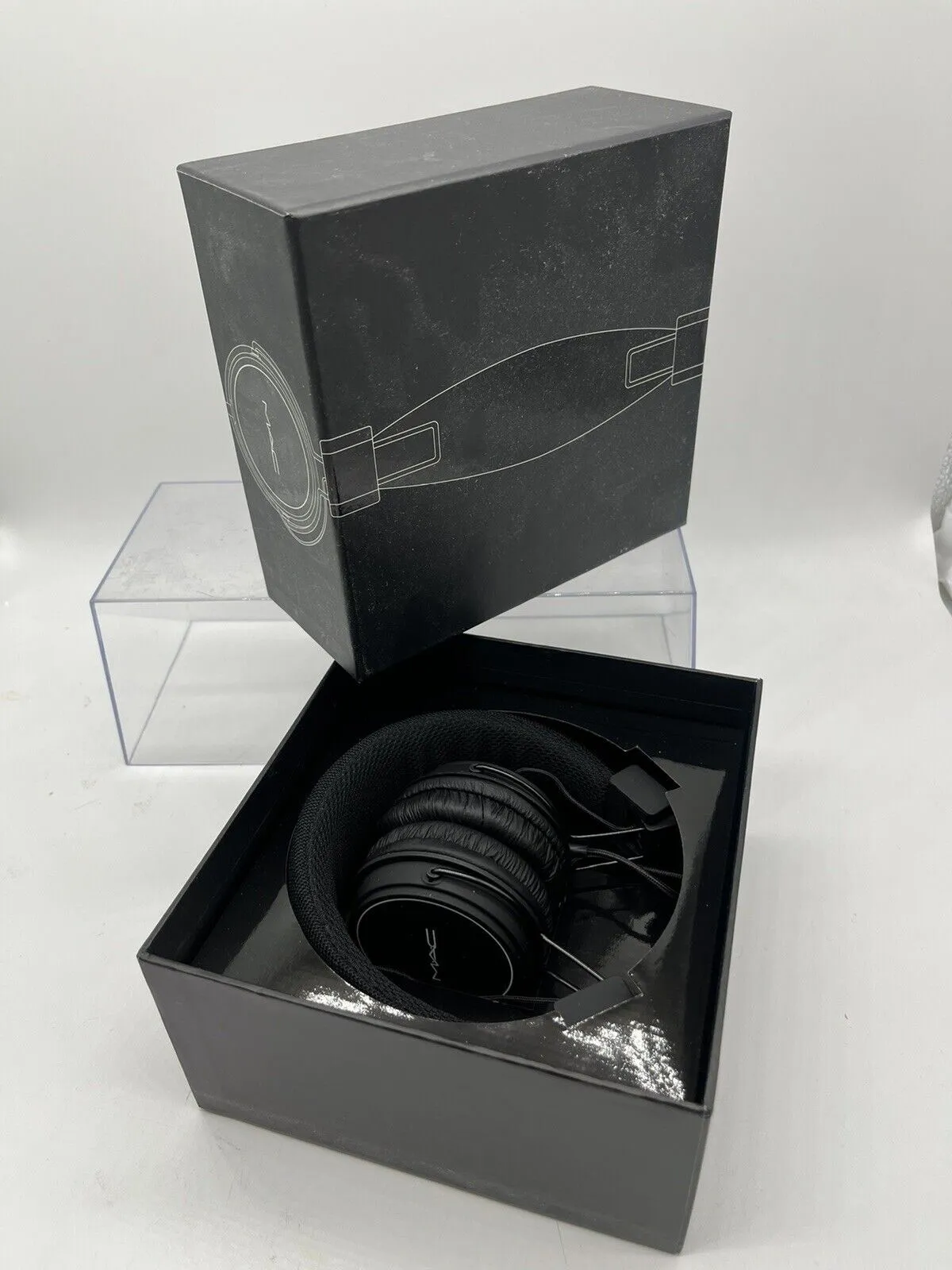 BNIB Mac Employee Headphones Limited Edition Collectors Rare￼