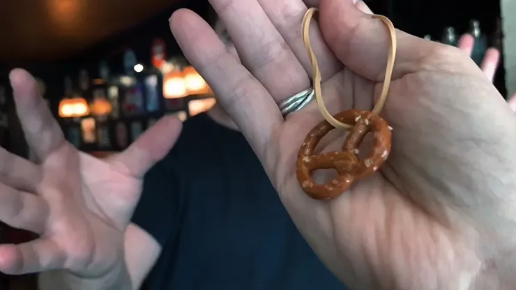 BRETZELS (Gimmick and Online Instructions) by Mickael Chatelain