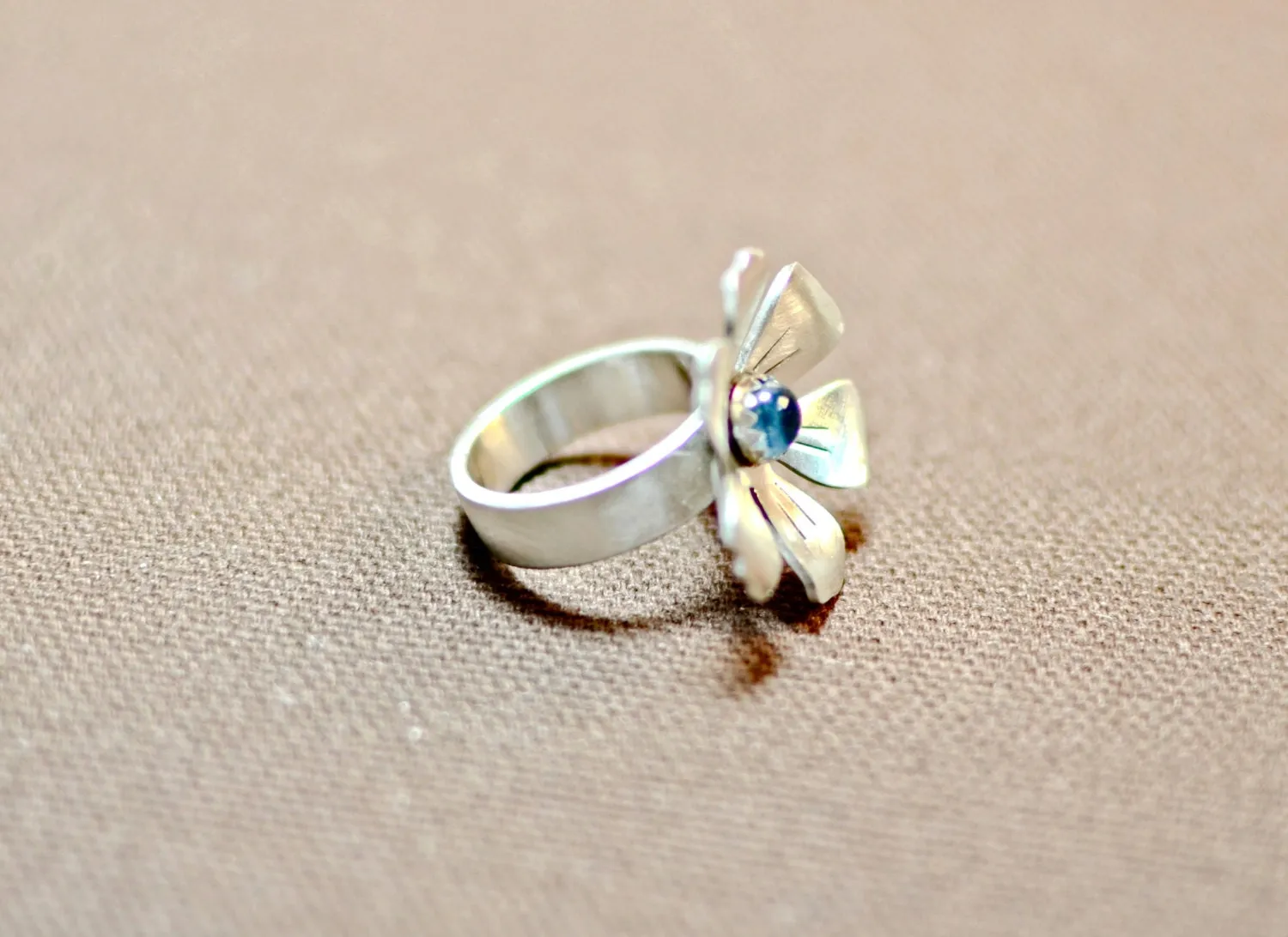 Flower shaped sterling silver ring with blue topaz