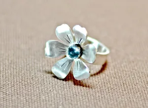 Flower shaped sterling silver ring with blue topaz