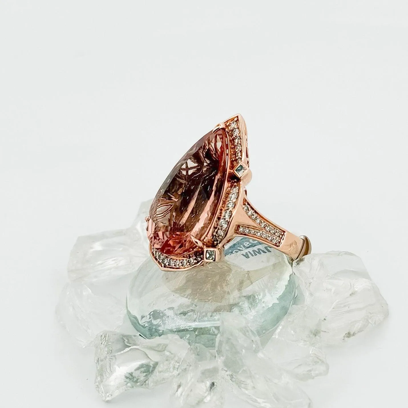 Morganite Elegance 18k Rose Gold and Diamonds Ring size 7
