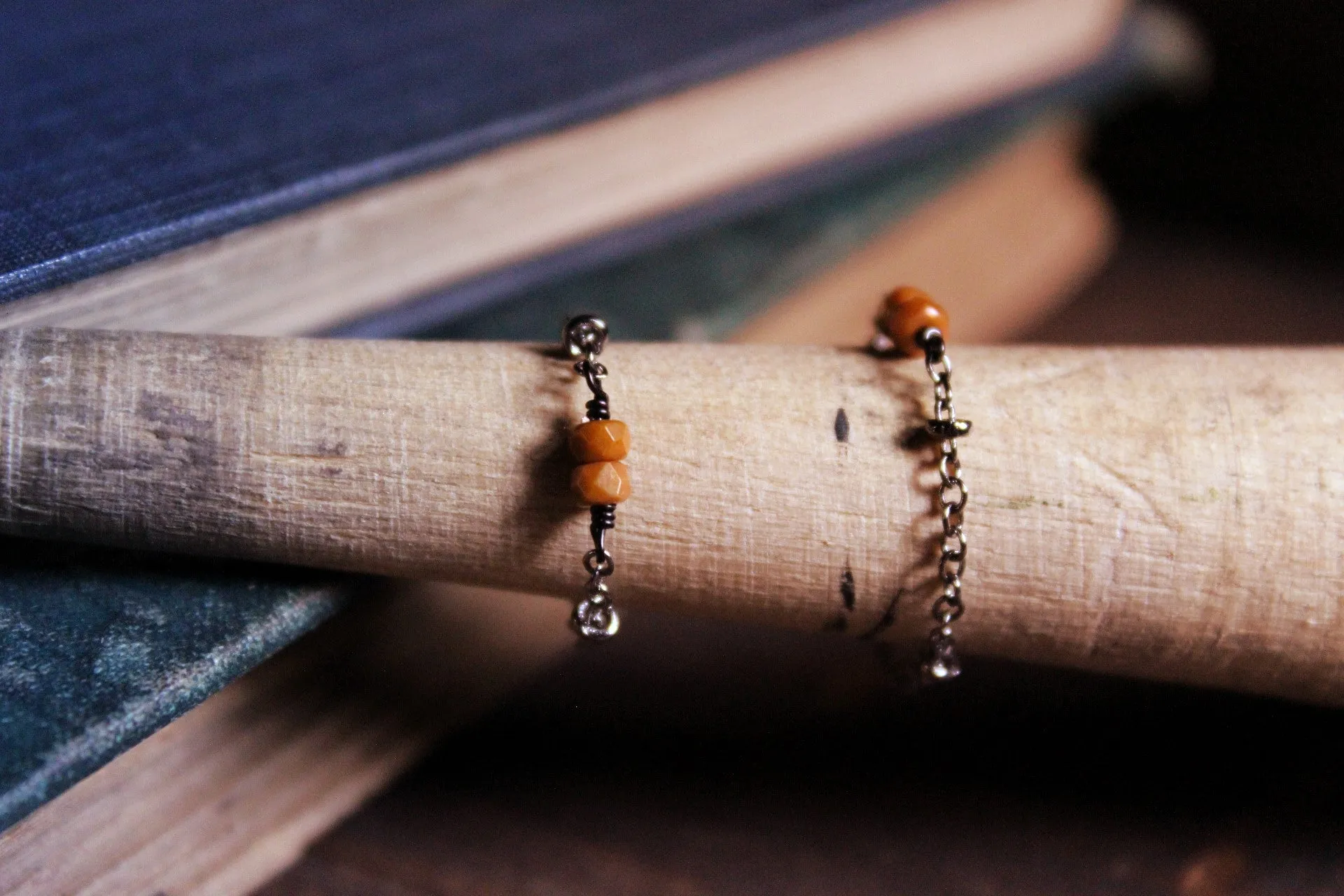 The Pip Ring | Spice. Gunmetal & Glass Bead Chain Ring.