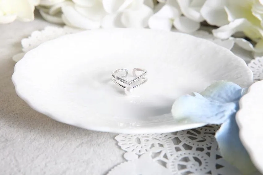 The White Pearl Ring