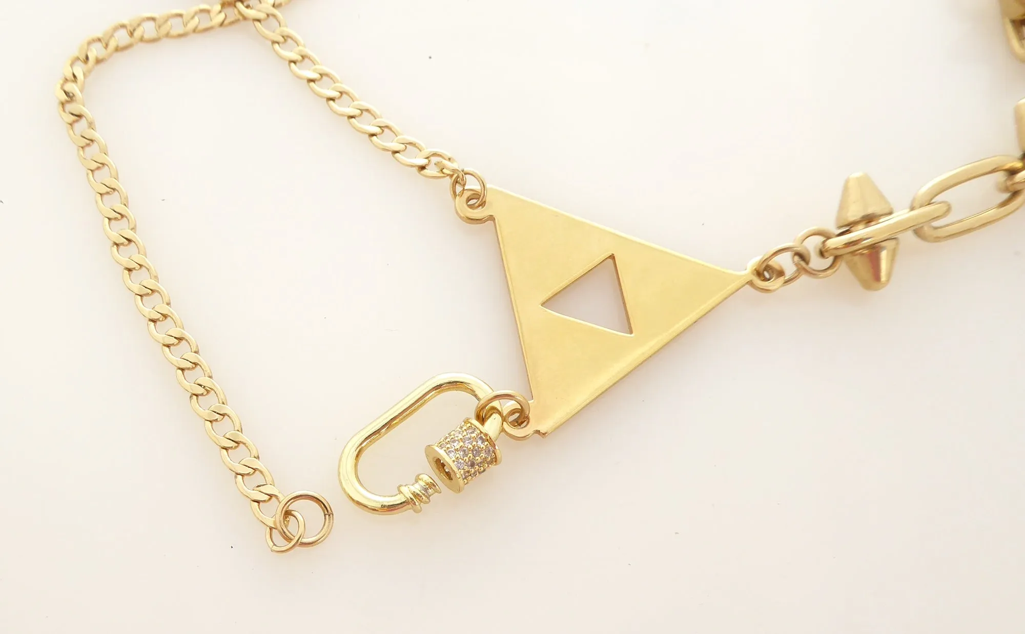 Triangular spike necklace